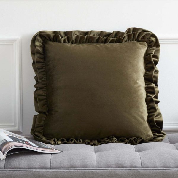 Sametový dekorační polštář 43x43 cm Velvet Double Frill – Catherine Lansfield