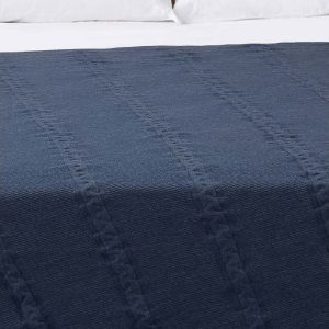 Tmavě modrý přehoz 200x220 cm Trenza – Oyo Concept